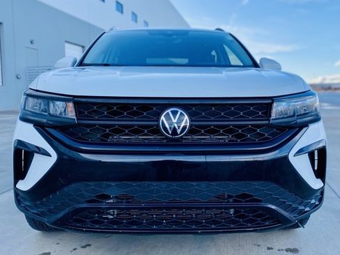 Used 2023 Volkswagen Taos SE image 2