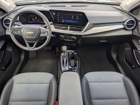 Certified 2025 Chevrolet Trax LT image 17