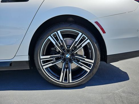 Used 2023 BMW 740i image 34