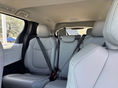 New 2026 Toyota Sienna XLE image 15