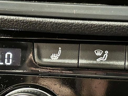 Used 2024 Volkswagen Jetta SE FWD image 19