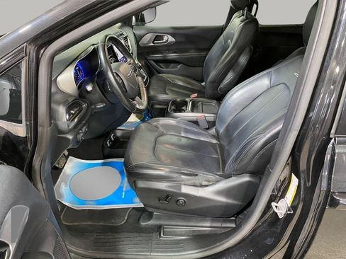 Used 2019 Chrysler Pacifica Touring-L w/ Advanced Safetytec Group FWD image 18