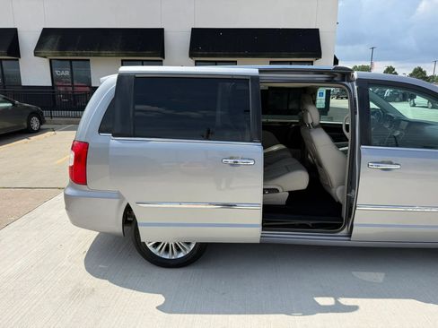 Used 2013 Chrysler Town & Country Limited w/ Luxury Group FWD image 24