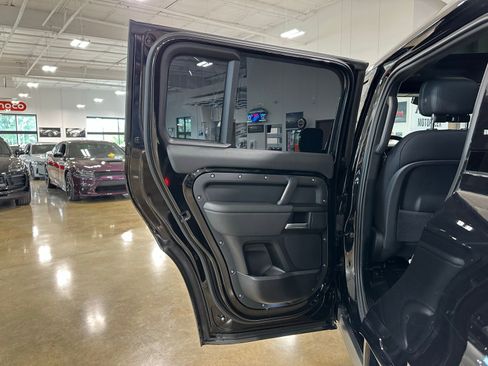 Used 2025 Land Rover Defender 110 X image 40