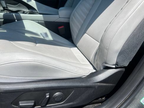 Used 2025 Hyundai Elantra Limited FWD image 8
