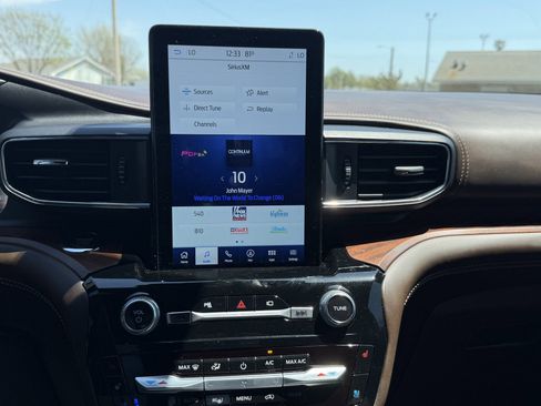 Used 2022 Ford Explorer King Ranch w/ Premium Technology Package AWD/4WD image 45