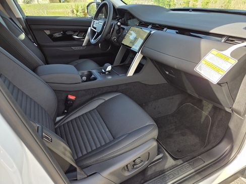 Used 2025 Land Rover Discovery Sport S image 19