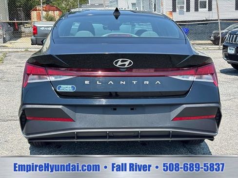 Certified 2024 Hyundai Elantra SE FWD image 4
