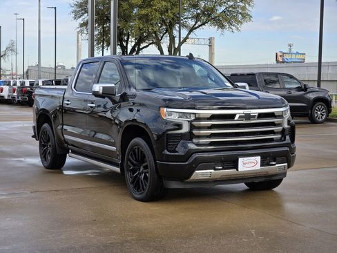 Used 2023 Chevrolet Silverado 1500 High Country w/ Technology Package image 4