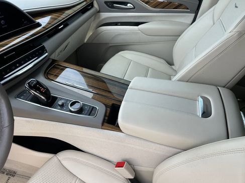 Used 2023 Cadillac Escalade Premium Luxury Platinum image 21