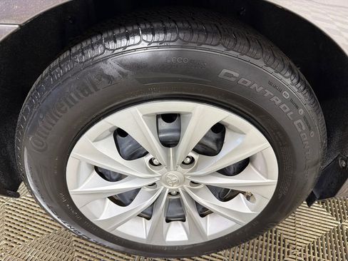 Used 2017 Toyota Camry LE image 17