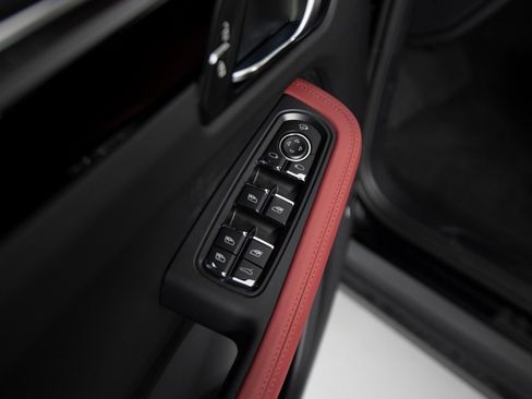 New 2026 Porsche Macan image 21