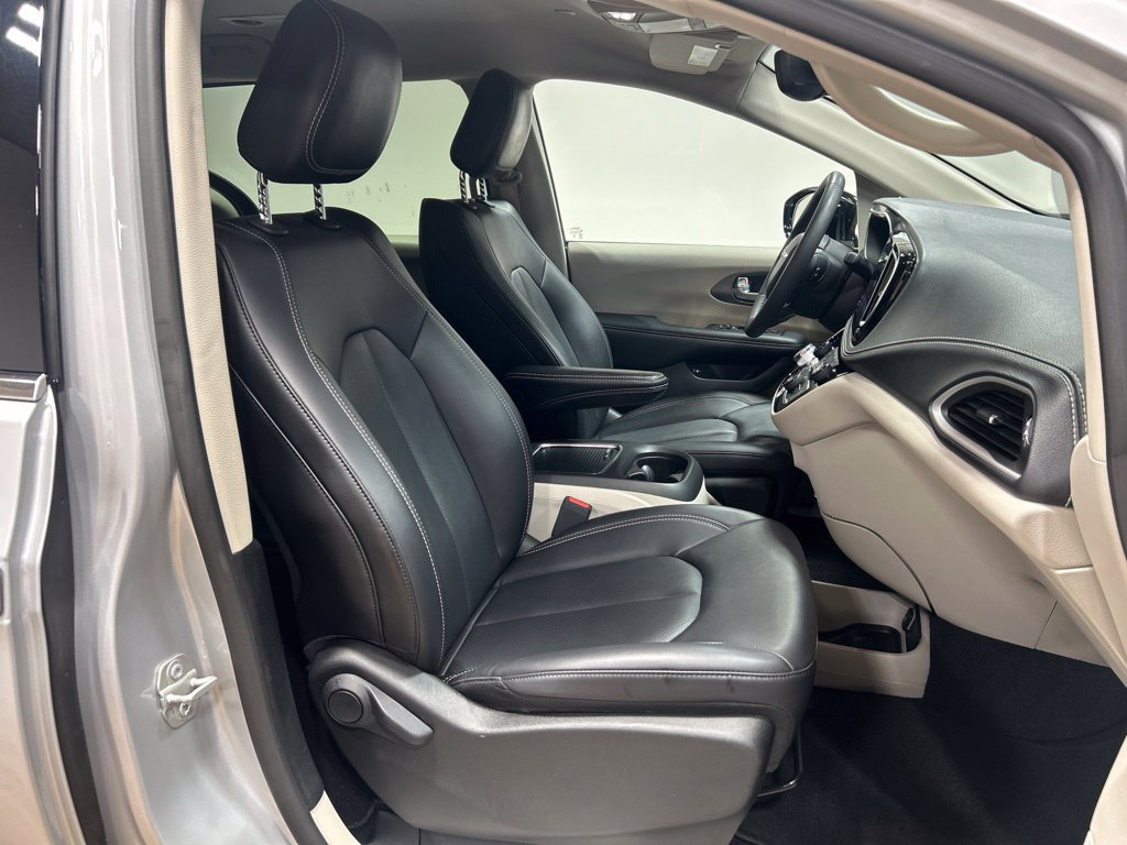 Used 2024 Chrysler Pacifica Limited FWD image 42