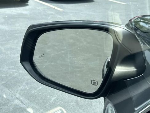 Used 2024 Toyota Highlander Limited AWD/4WD image 16