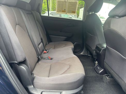 Used 2025 Toyota Highlander LE FWD image 42