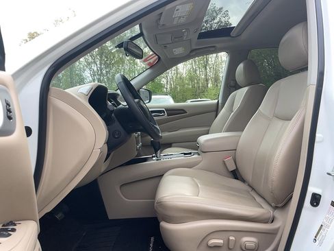 Used 2020 Nissan Pathfinder Platinum AWD/4WD image 9