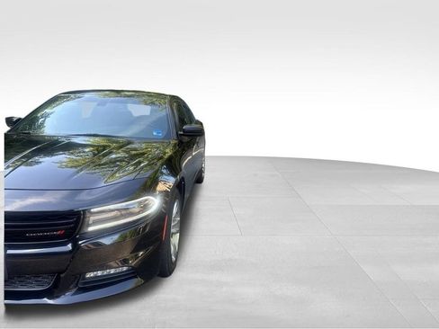 Used 2016 Dodge Charger SXT RWD image 13