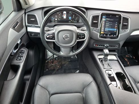 Used 2022 Volvo XC90 T5 Momentum w/ Climate Package AWD/4WD image 9