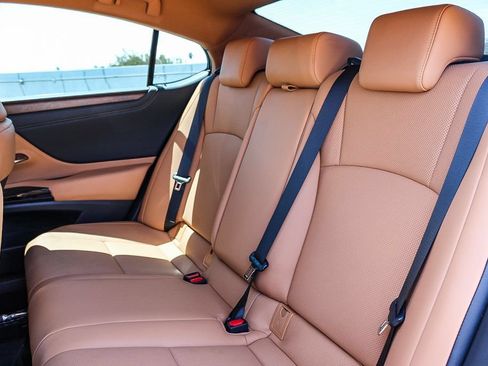 Used 2025 Lexus ES 300h w/ Premium Package FWD image 19