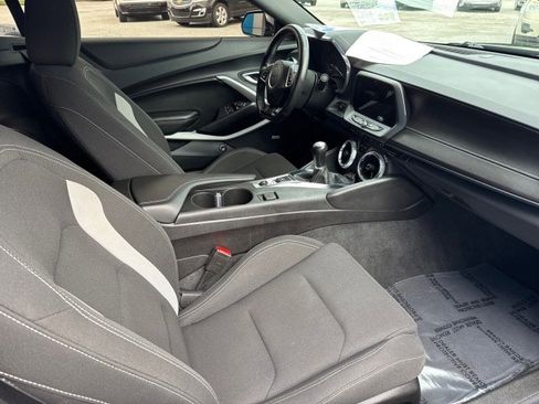 Used 2023 Chevrolet Camaro LT w/ Technology Package image 8