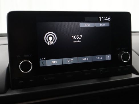 Used 2025 Honda Pilot Sport image 2