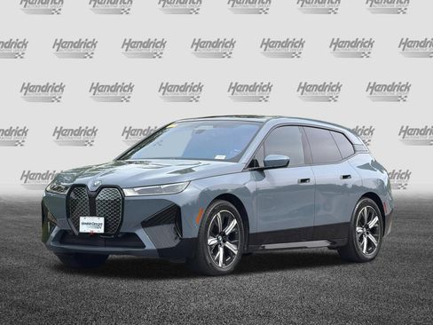 Used 2023 BMW iX xDrive50 w/ Premium Package image 9