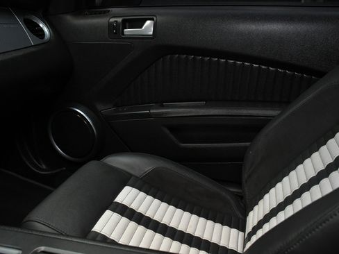 Used 2011 Ford Mustang Shelby GT500 w/ SVT Performance Pkg image 31