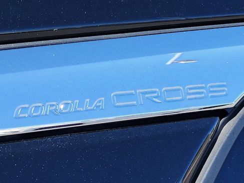Used 2024 Toyota Corolla Cross XLE w/ Convenience Package FWD image 11
