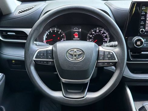 Used 2022 Toyota Highlander L FWD image 23