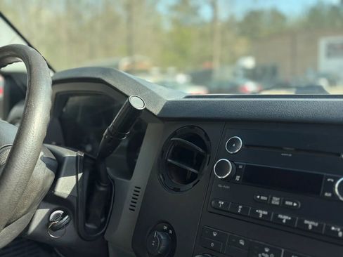 Used 2014 Ford F250 XL w/ Power Equipment Group image 18