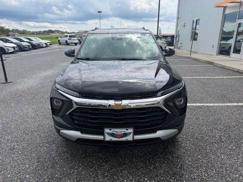Used 2025 Chevrolet TrailBlazer LT AWD/4WD image 2
