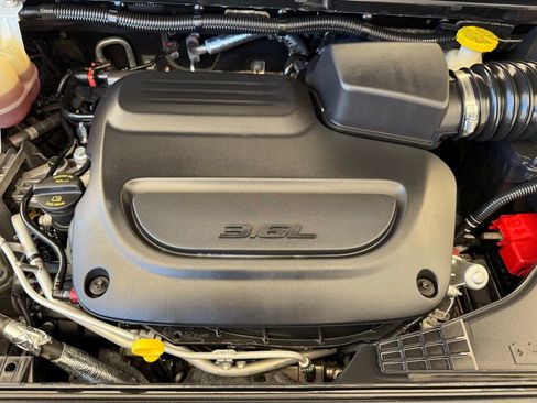 Used 2020 Chrysler Pacifica Touring w/ S Appearance Package FWD image 47