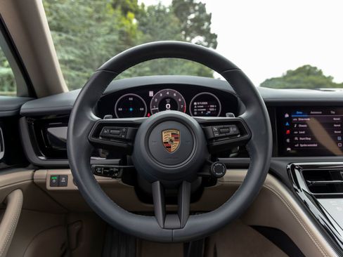 Certified 2025 Porsche Panamera image 29