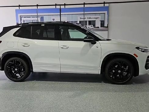 New 2026 Volkswagen Tiguan SE R-Line FWD image 10