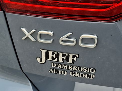 Used 2022 Volvo XC60 B5 Momentum w/ Climate Package AWD/4WD image 29