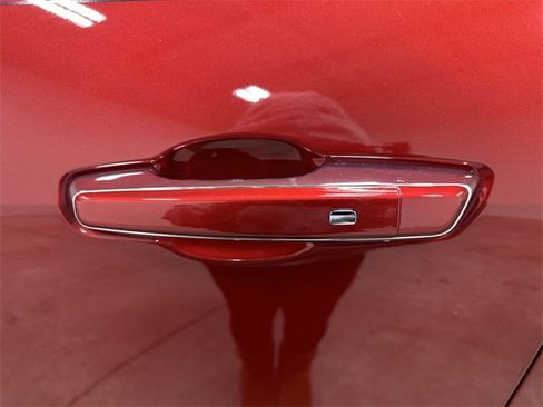 Used 2025 Chevrolet Traverse High Country image 13