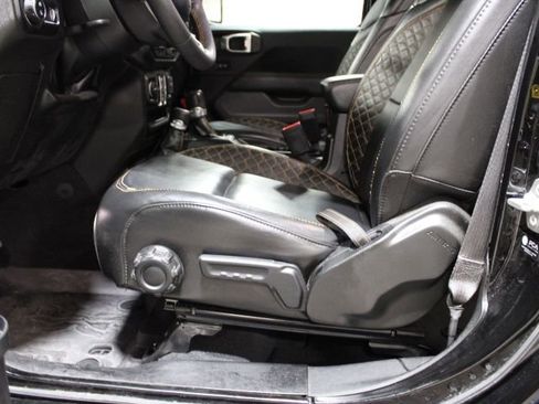 Used 2023 Jeep Gladiator Overland AWD/4WD image 18