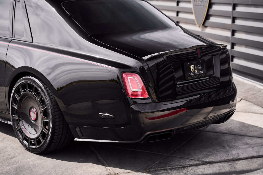 Used 2023 Rolls-Royce Phantom Sedan RWD image 16
