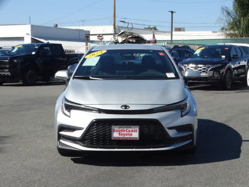 Used 2024 Toyota Corolla SE image 3