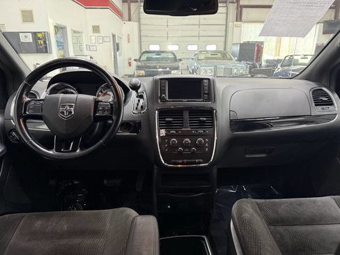 Used 2019 Dodge Grand Caravan SE FWD image 19