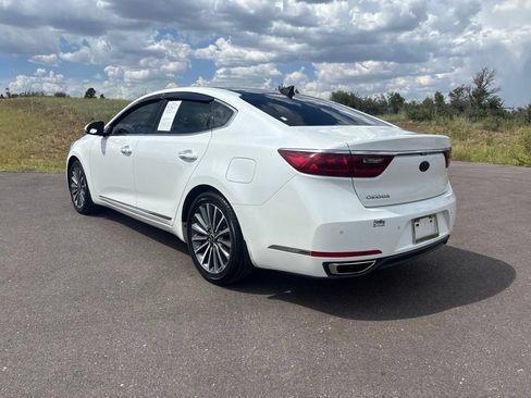 Used 2017 Kia Cadenza Premium w/ Luxury Package FWD image 7
