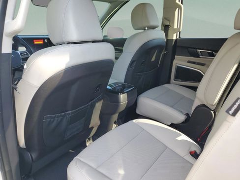 New 2025 Kia Telluride S image 28