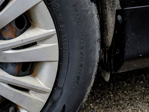 Used 2012 Toyota Camry LE image 56