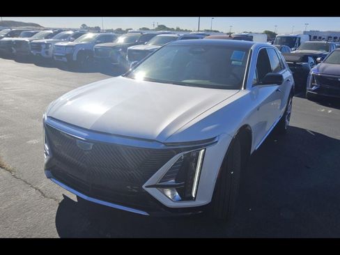 Used 2024 Cadillac Lyriq Luxury RWD image 1