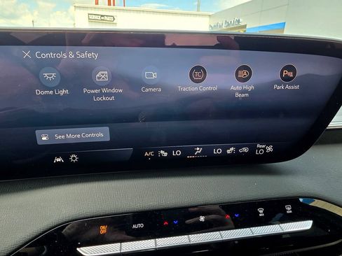 Used 2025 Buick Enclave Preferred AWD/4WD image 45