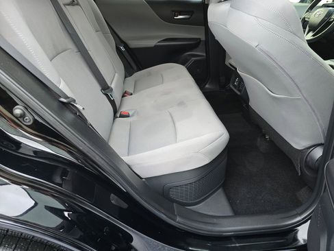 Used 2022 Toyota Venza LE image 14