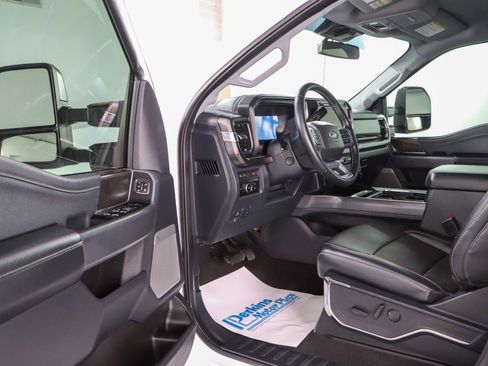 Used 2024 Ford F250 Lariat image 3