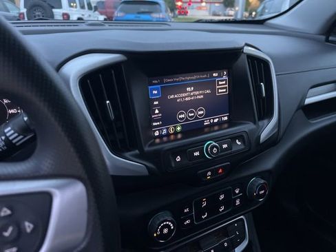 Used 2024 GMC Terrain SLE FWD image 22