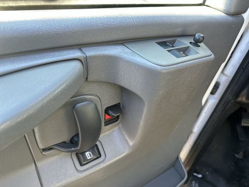 Used 2013 GMC Savana 2500 w/ Power Package image 13