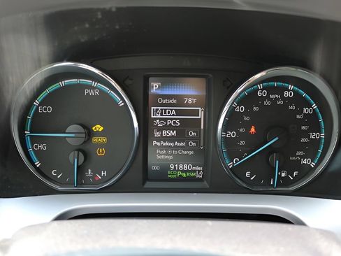 Used 2017 Toyota RAV4 XLE AWD/4WD image 26